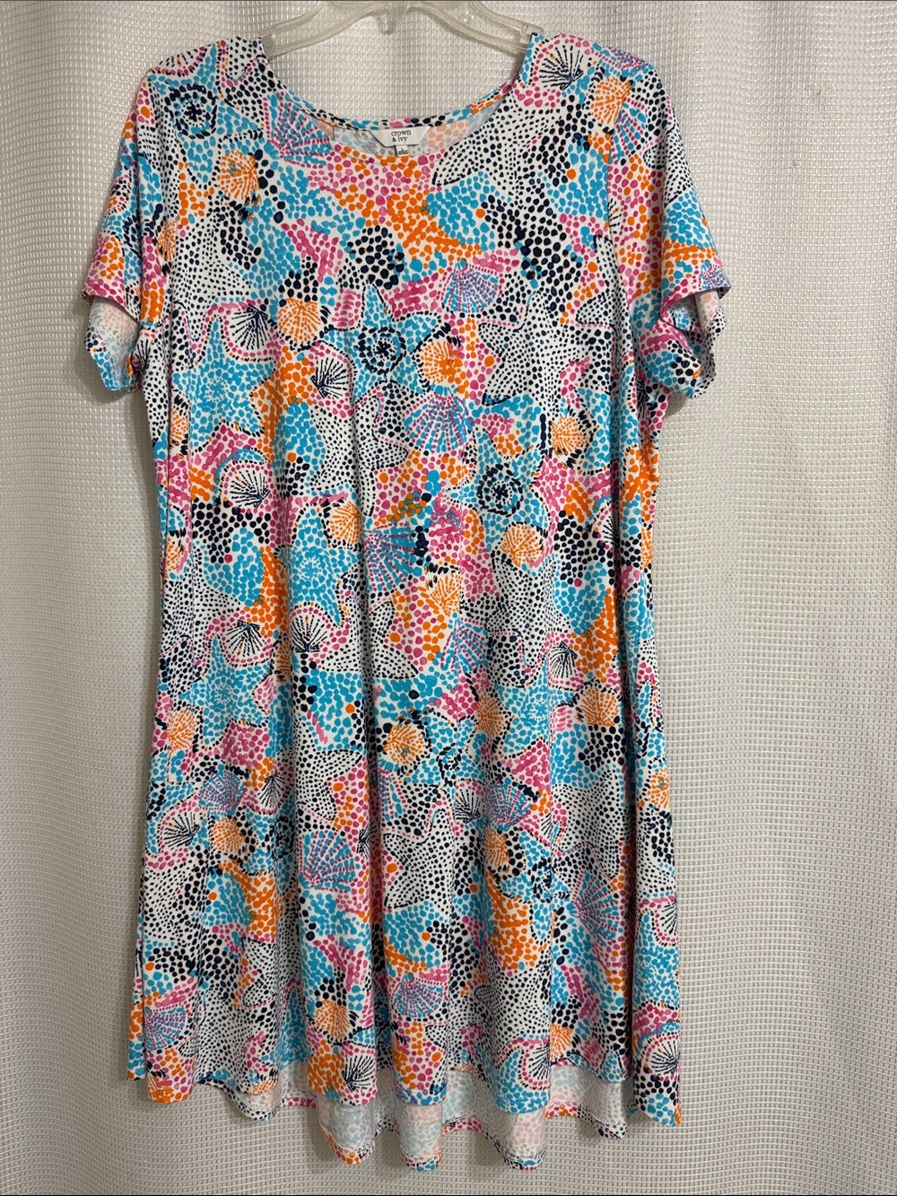 Women’s Crown & Ivy  short sleeve pull over beach design dress. Size L.